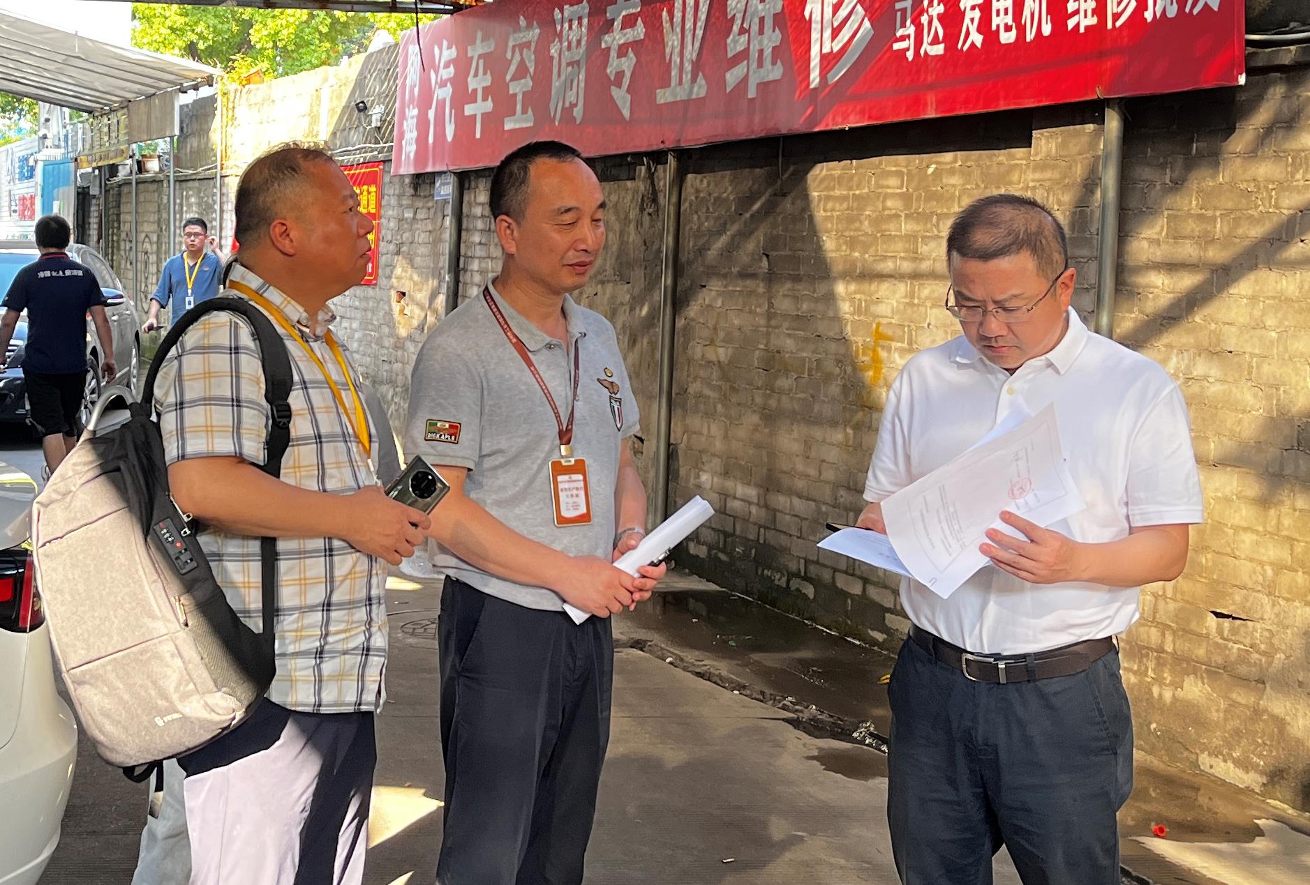 集團(tuán)黨委委員、紀(jì)委書(shū)記陳小偉帶隊(duì)檢查 面粉公司安全生產(chǎn)工作